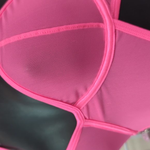 Neon pink mesh gartered teddy - Picture 4 of 6